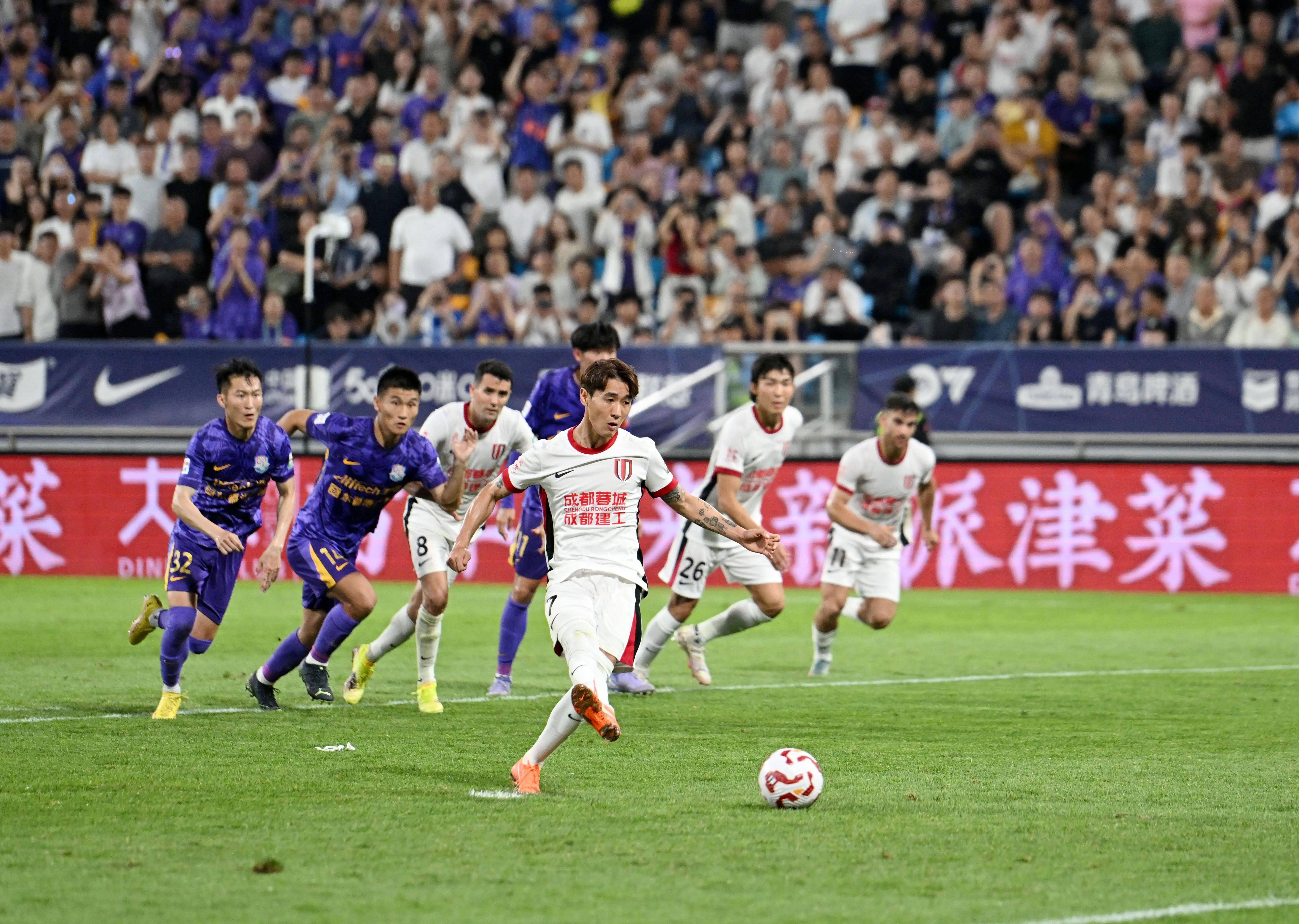 开云体育官网-转折点！曼联回应争议，西甲清晨攻防权衡，气氛紧张，球探报告显示潜力的简单介绍