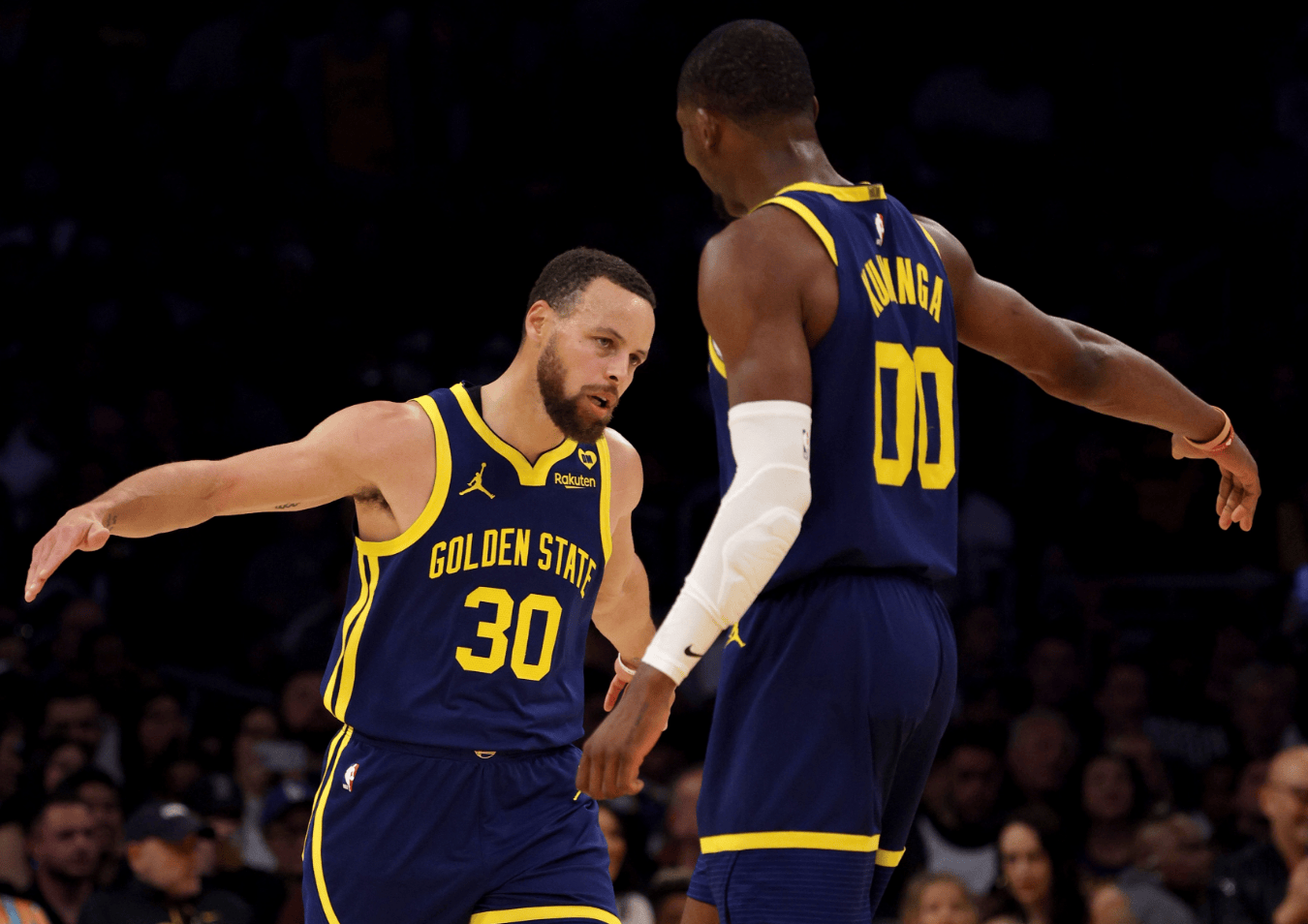 开云体育下载-今晨金州勇士备战NBA总决赛，扳平良机细节曝光，悬念犹存，数据趋势出现新变化的简单介绍