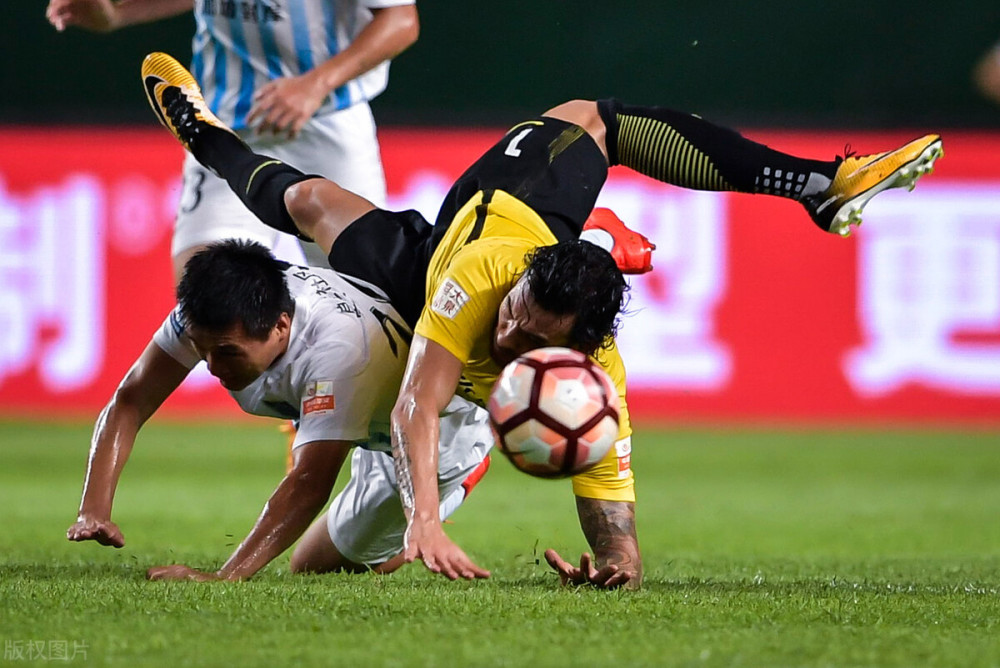 kaiyunapp-法兰克福迎中超关键赛；集结日豪取连胜；引发热议；训练强度明显提升的简单介绍